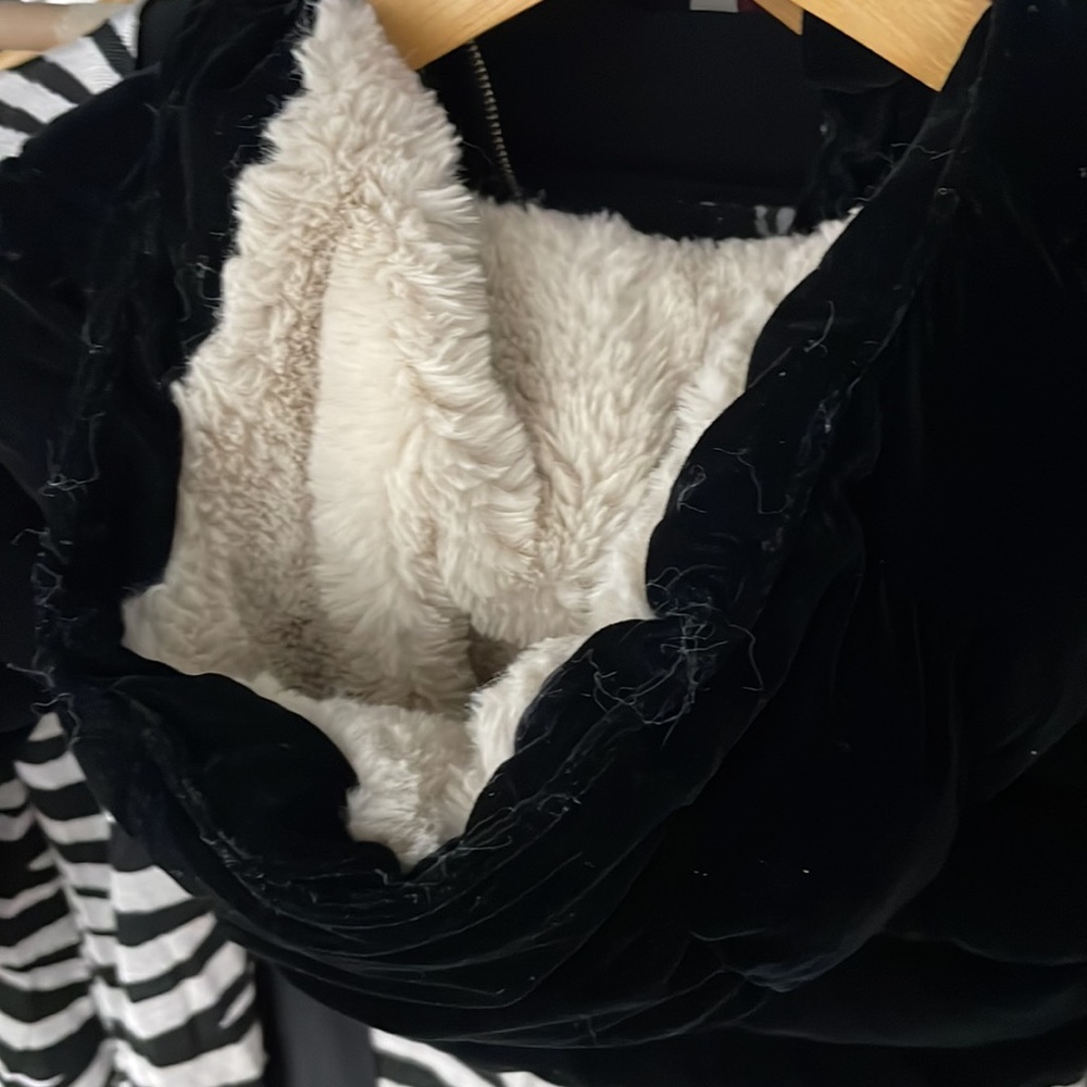 Cutest plush down jacket - Picture 2 of 7